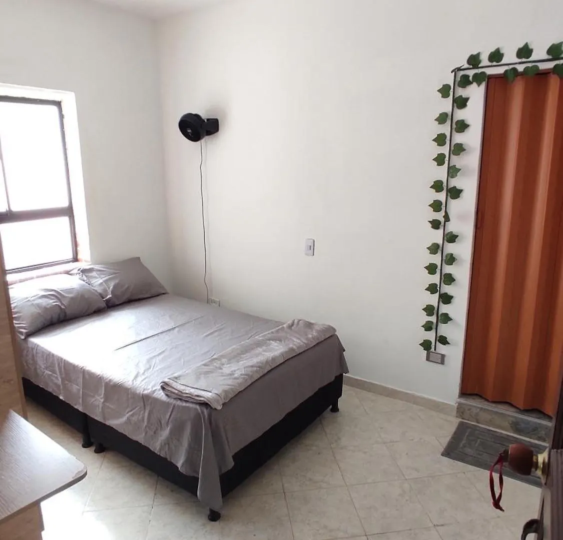 Habitacion En La Comuna 13 Medellín Alloggio in famiglia